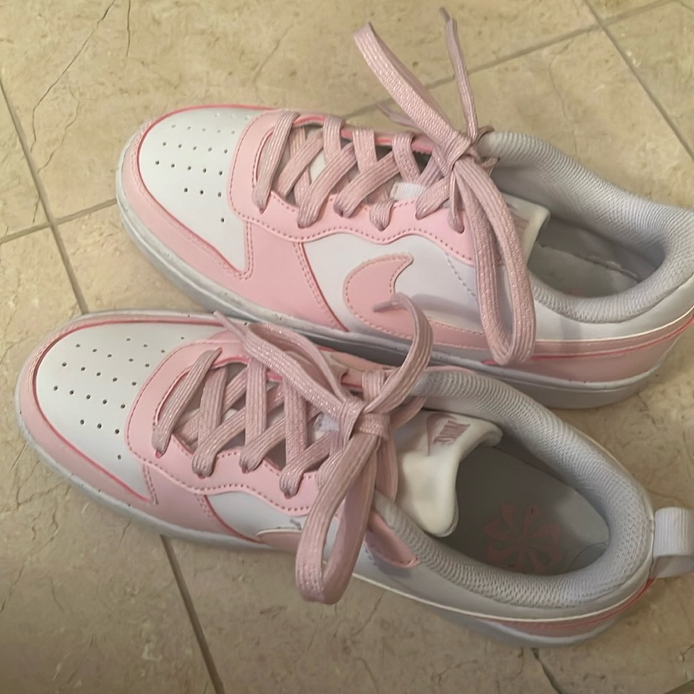 Pink kids nike dunks